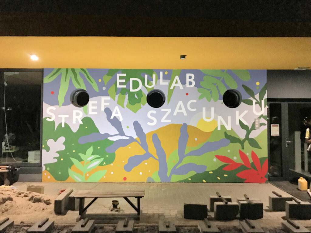 Kolorowy mural edukacyjny