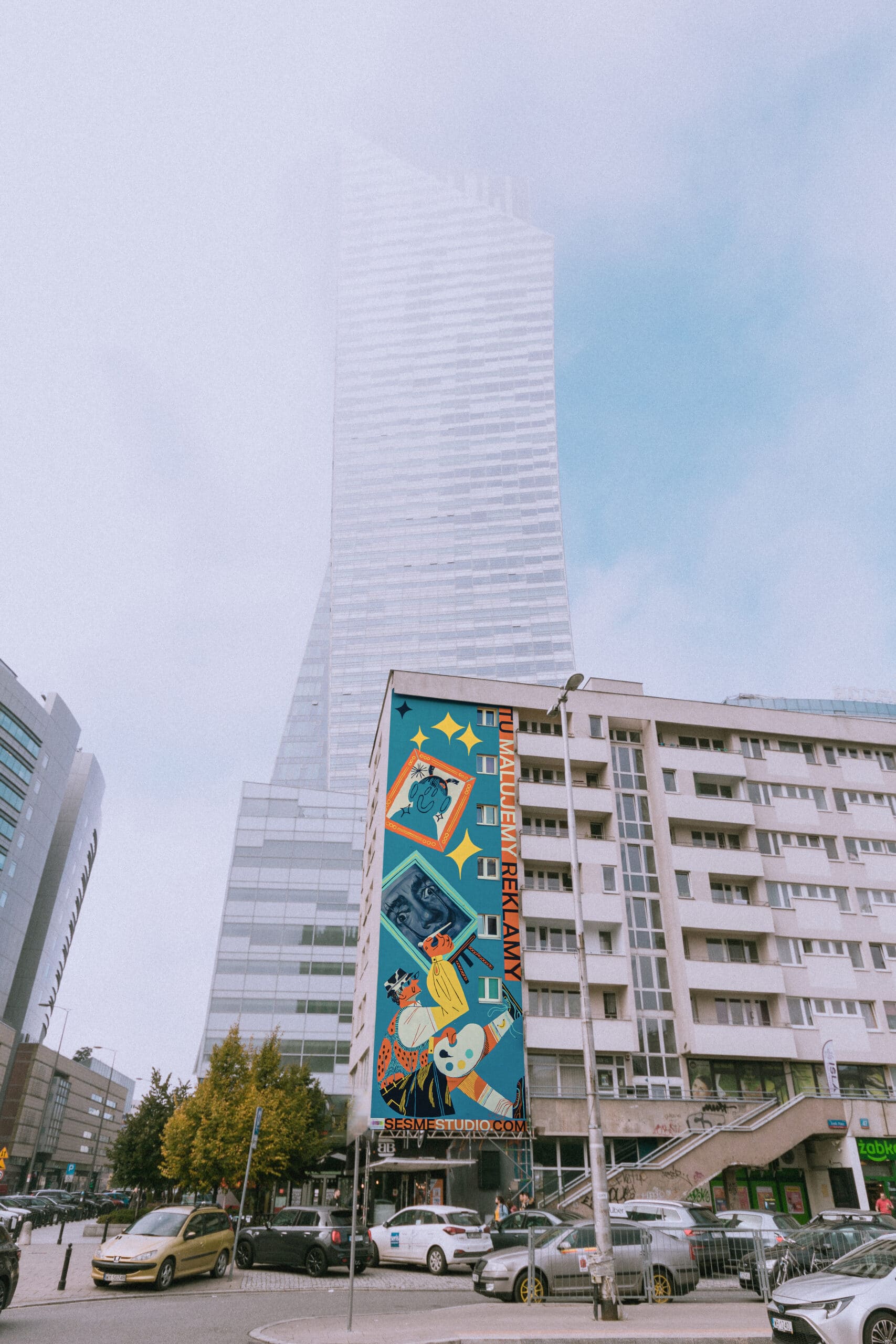 mural reklamowy studia kreatywnego w centrum Warszawy